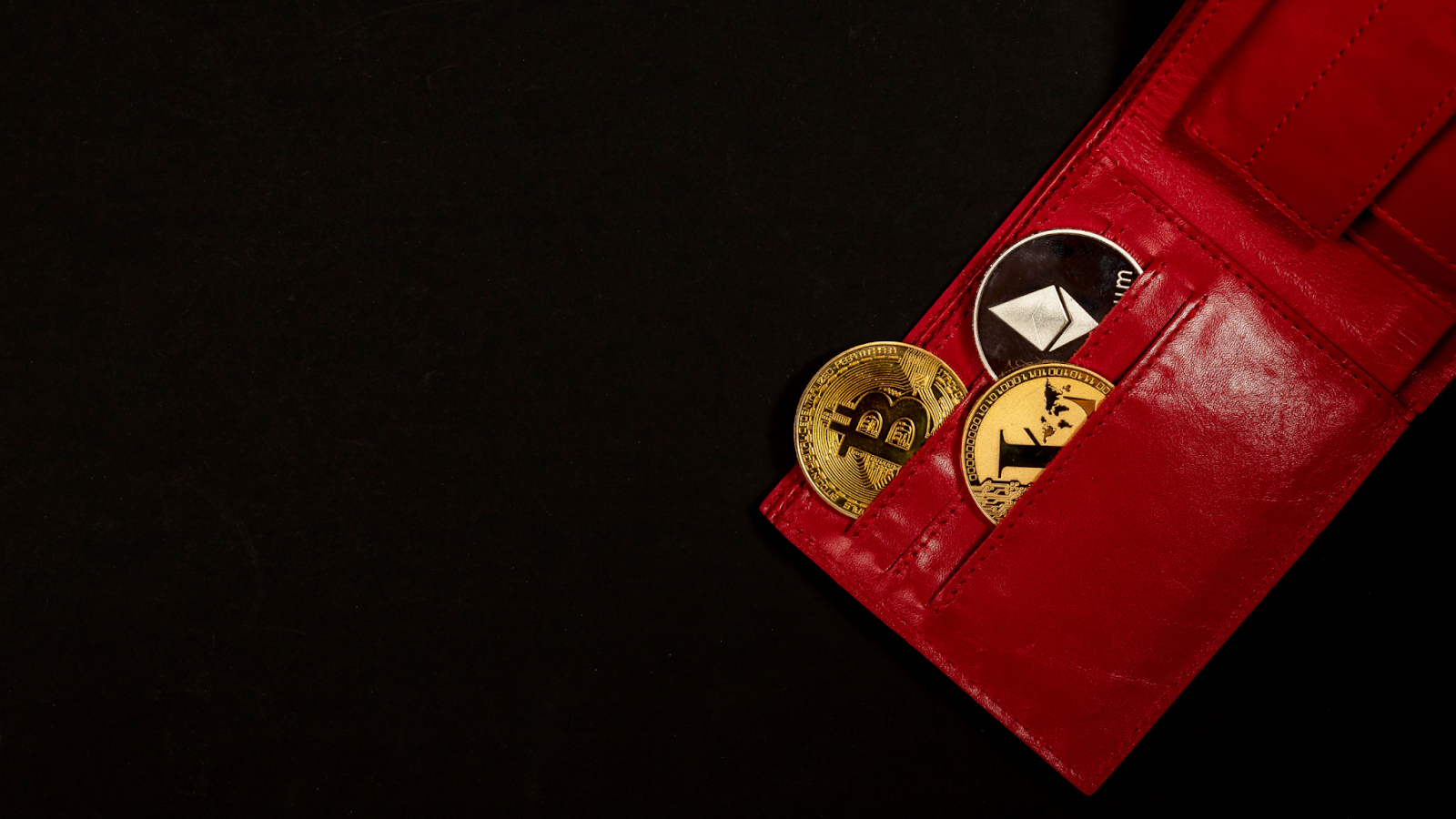 Movimentação em carteiras de grandes investidores impulsiona mercado de XRP e BTC