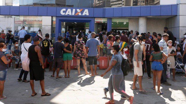 Filas na CEF em plena pandemia