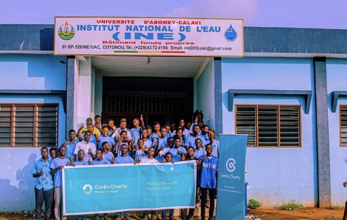 Le programme Starlink de CoinEx Charity arrive au Bénin pour connecter les étudiants à un “Réseau de Connaissances”