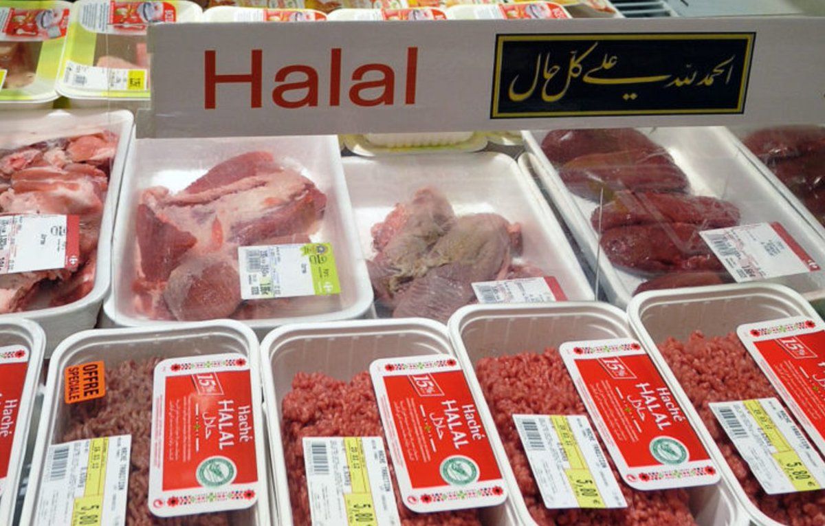 Productos Halal promocionados en un mercado. Con la blockchain se puede tener una certeza casi insuperable de que la certificación y los productos son reales. Imagen: Twitter